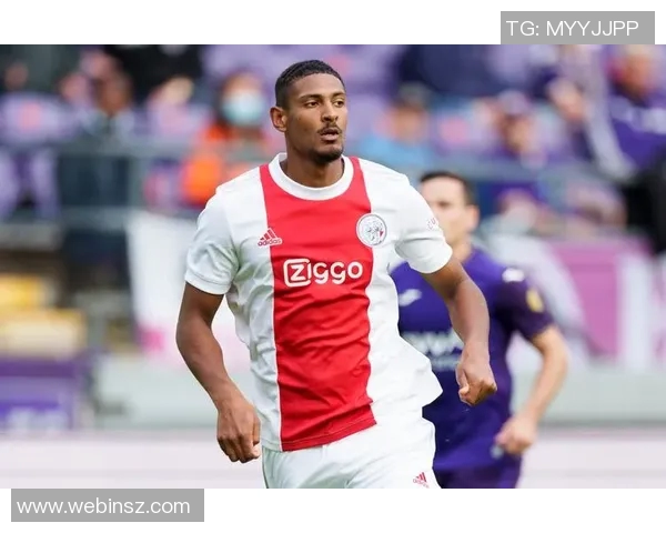 莱万状态火热欧冠赛场独占鳌头10场12球领跑射手榜